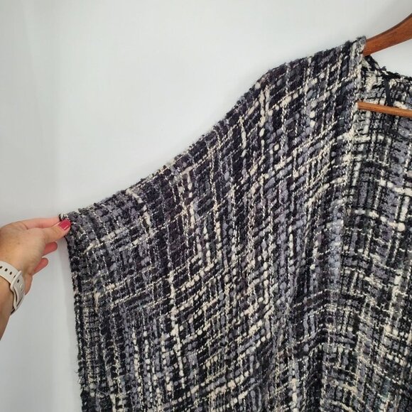 Womens Chunky Knit Fringe Poncho Cardigan Sweater One Size Black White Boho - Picture 6 of 9